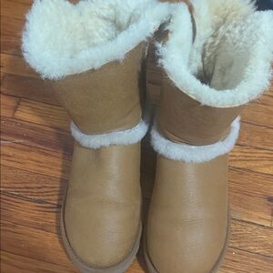UGG Tan Ankle Boots with Cream Fur Lining